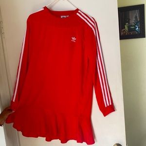 It’s a beautiful dress! I purchased because I love this specific kind of red :)